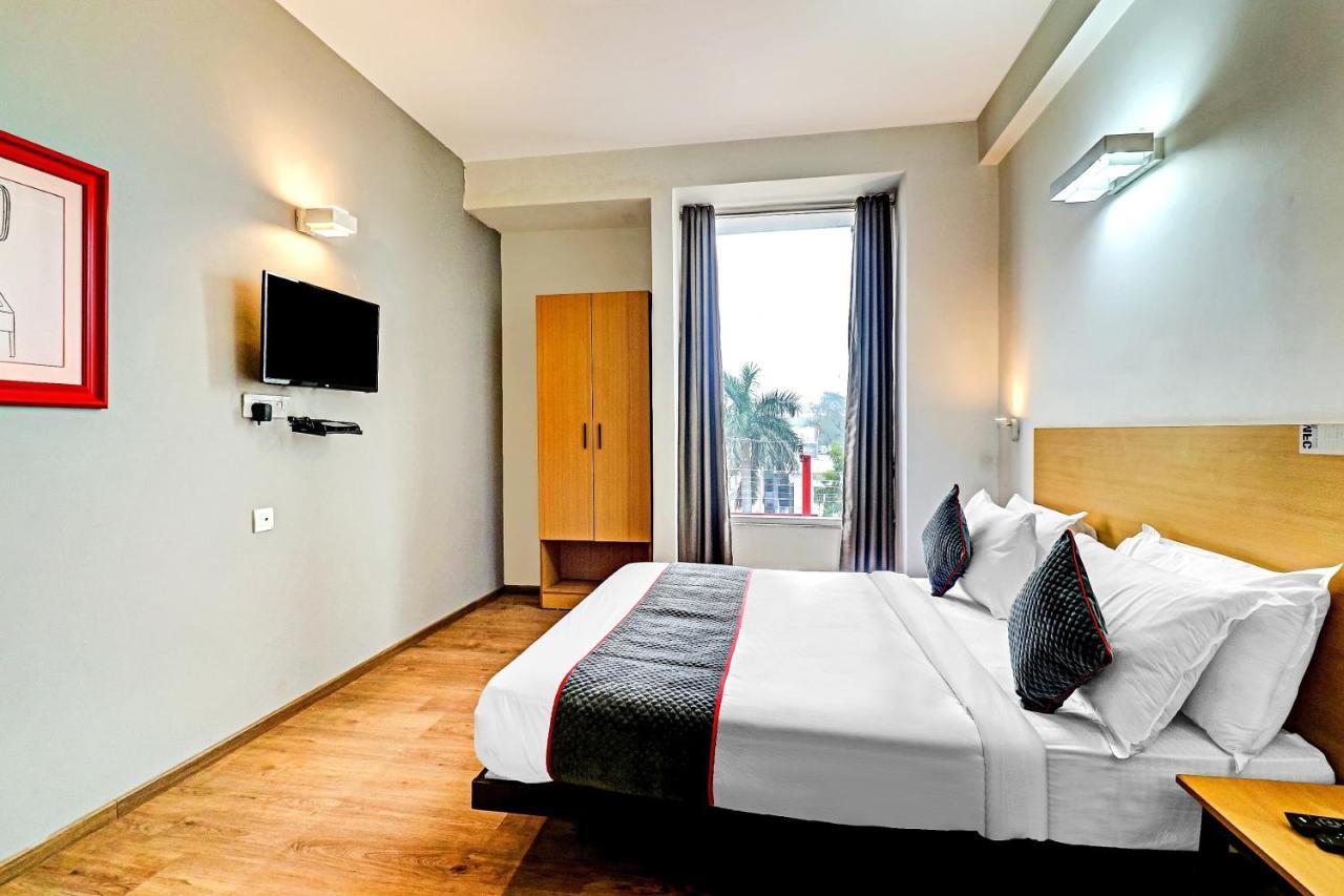 فندق Townhouse Sector 30 Near Botanic Garden Of Indian Republic نويدا المظهر الخارجي الصورة